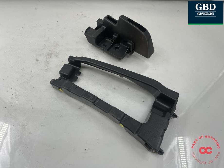 Støtfanger bak feste til Peugeot Partner 2019-->> (Type III) (98 168 087 80|98 168 085 80|)
