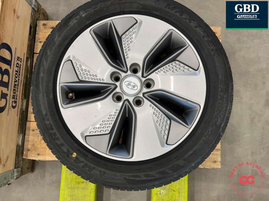 Hjulsett aluminium sommer til Hyundai Kona 2017-2021 (Type I, Fase 1)  (MAXTREK|215-55R17|PROD 1025     6|80MM|7.0JX17    ET50)