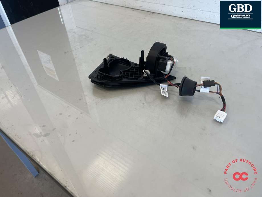 Batterilader inntak/luke til Tesla Model Y 2021-2024 (Type I)  (1490374-20-E|)