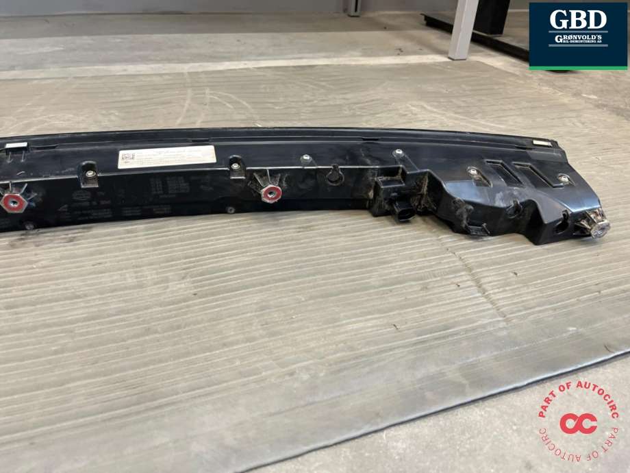 Baklykt midtre til Porsche Taycan 2019-->>  (9J0 945 081 P|)
