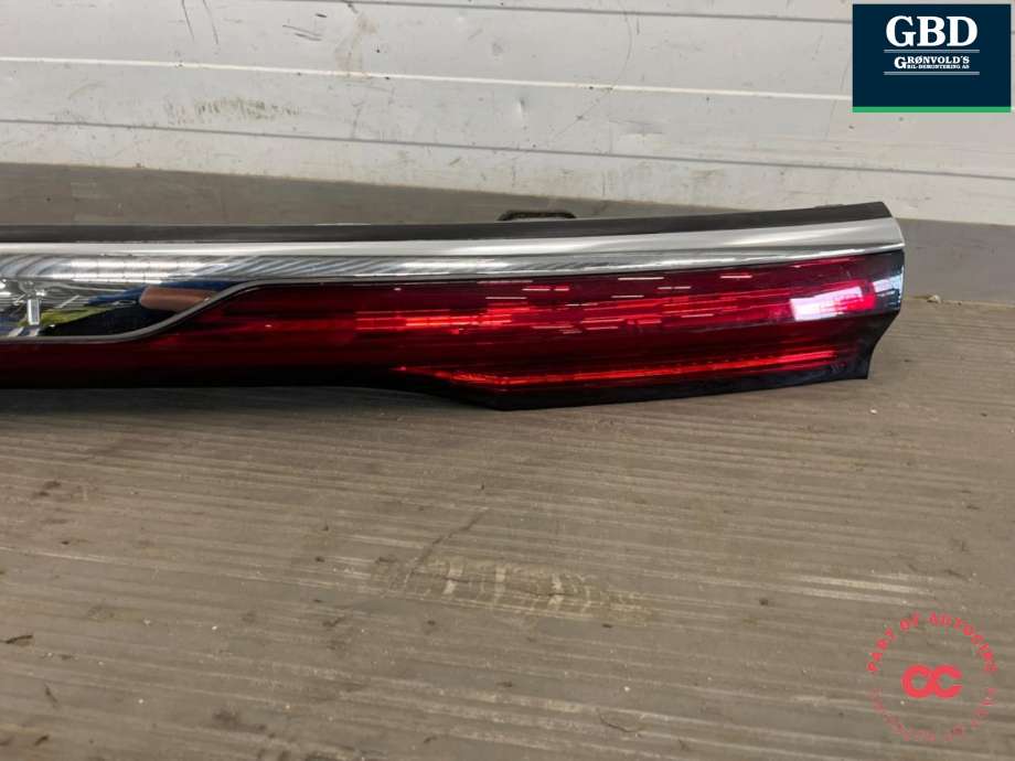 Baklykt midtre til Hongqi E-HS9 2022-->> (3716070QR02A|)