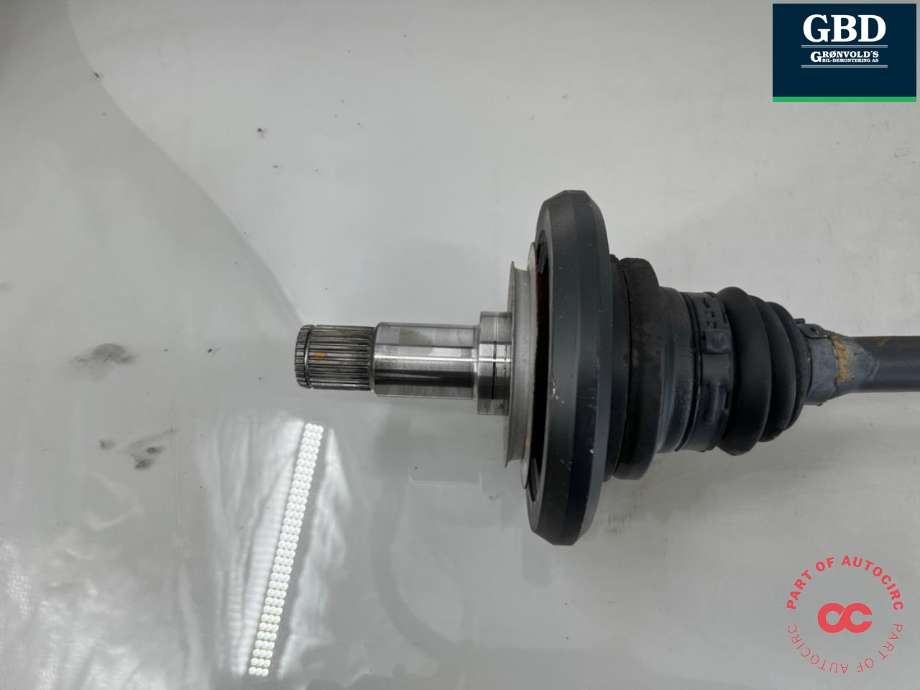 Drivaksel venstre bak, diesel/automat til Mercedes C-Klasse 2014-2018 (Fase 1) (W205) (W205) (A 205 350 67 09|A 205 350 03 09|)