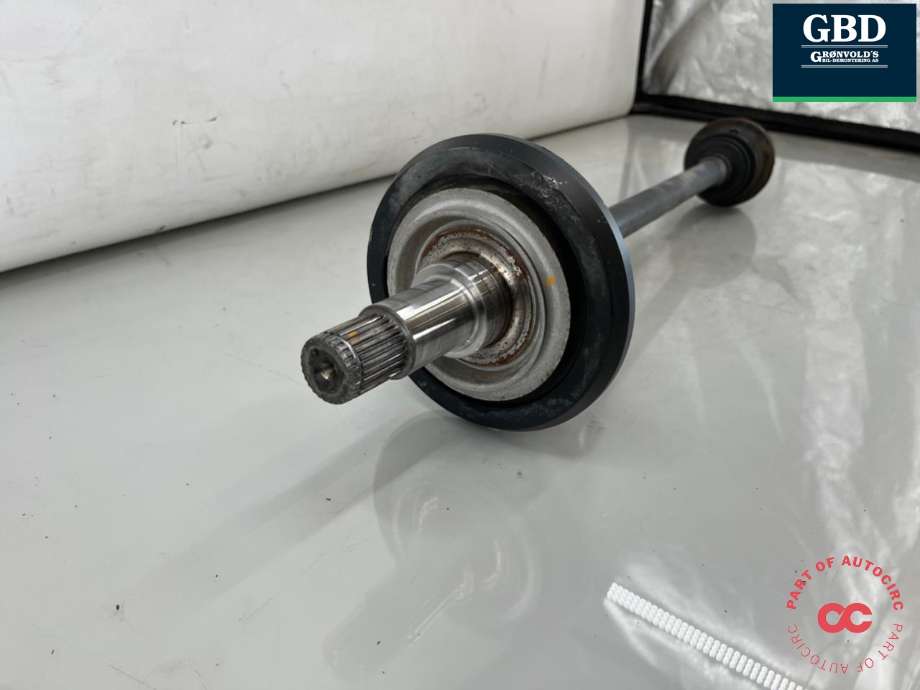 Drivaksel venstre bak, diesel/automat til Mercedes C-Klasse 2014-2018 (Fase 1) (W205) (W205) (A 205 350 67 09|A 205 350 03 09|)