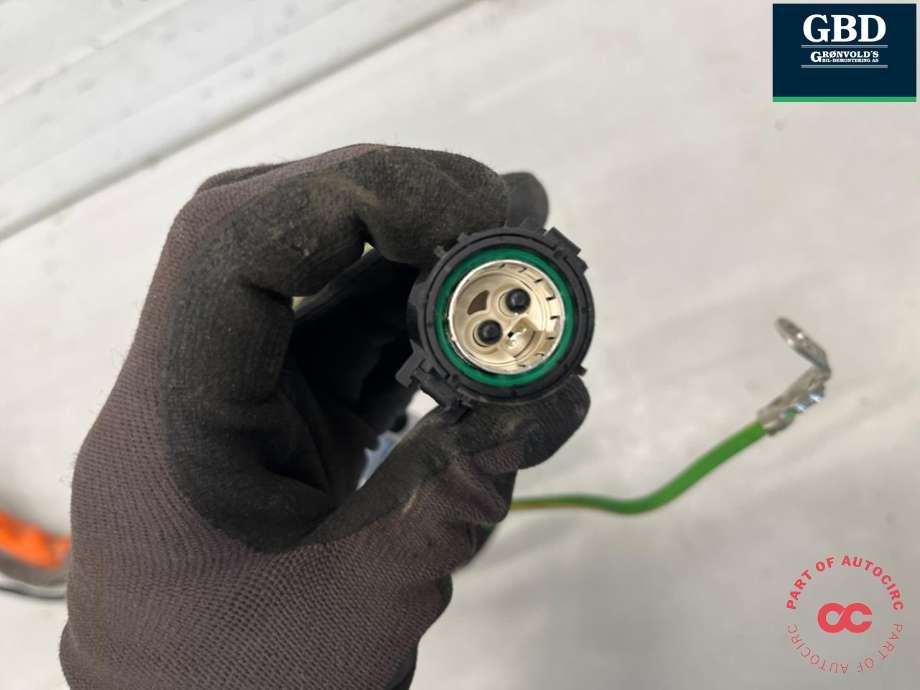 Batterilader inntak/luke til Mercedes C-Klasse 2014-2018 (Fase 1) (W205) (W205) (A 205 540 06 27 28|A 205 540 06 27|)