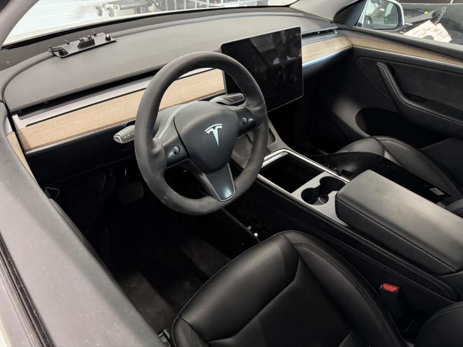 Tesla Model Y 2021-2024 (Type I) , Motorkode: 3D3|4D3, Girkassekode: