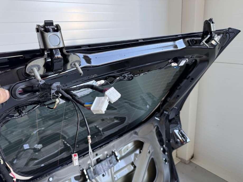 Bakluke til Tesla Model Y 2024-->> (Type II) (1895730-ED-I|1895730-EC-B|)