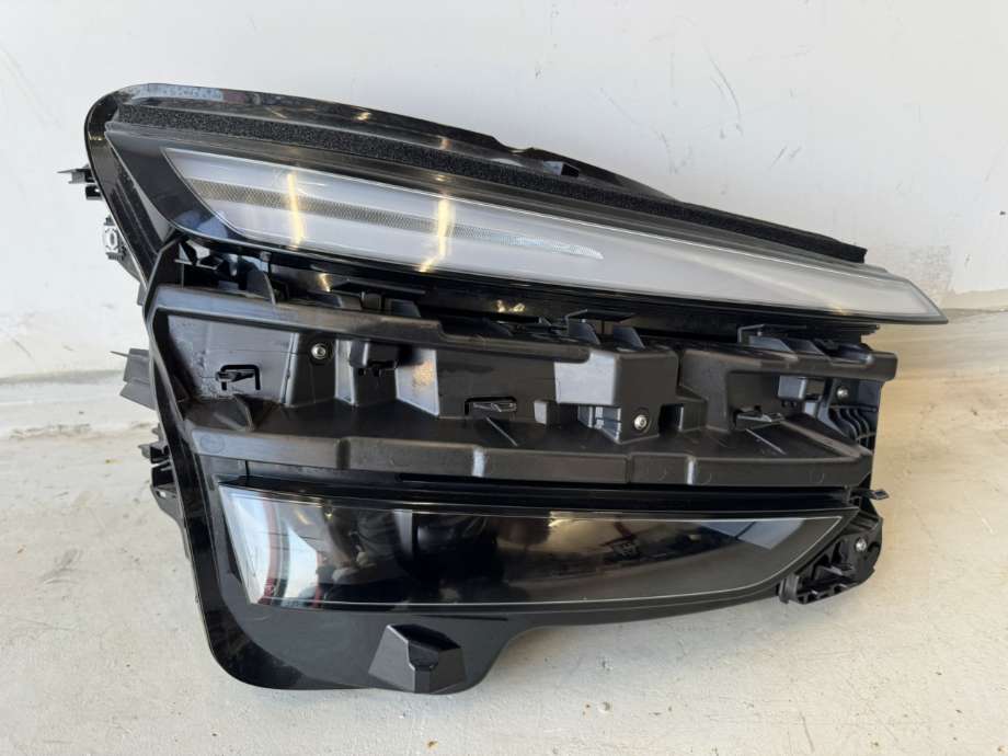 Frontlykt høyre full-LED til Tesla Model Y, 2024-->> (Type II) (1918351-00-D)