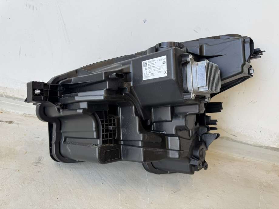 Frontlykt høyre full-LED til Tesla Model Y 2024-->> (Type II)  (1918351-00-D|)