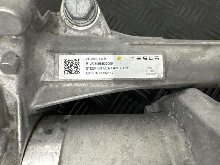 Tannstang elektrisk til Tesla Model Y 2024-->> (Type II) (2188832-00-B|)