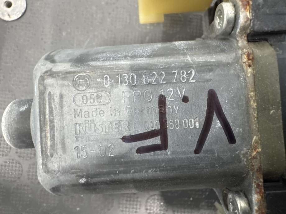 Ruteheis venstre foran til Land Rover Range Rover 2013-->> (Type IV)  (LR083211|HY3223201AA|0130822782)