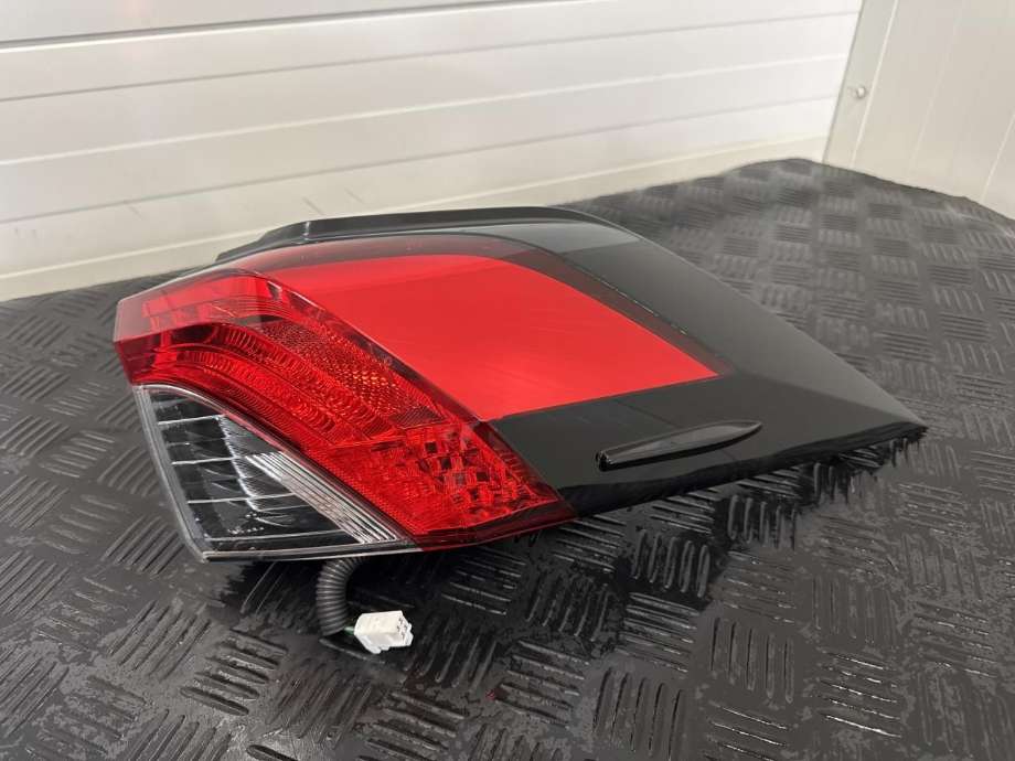 Baklykt høyre ytre til Toyota RAV4, 2019-->> (Type V) (81550-42230)