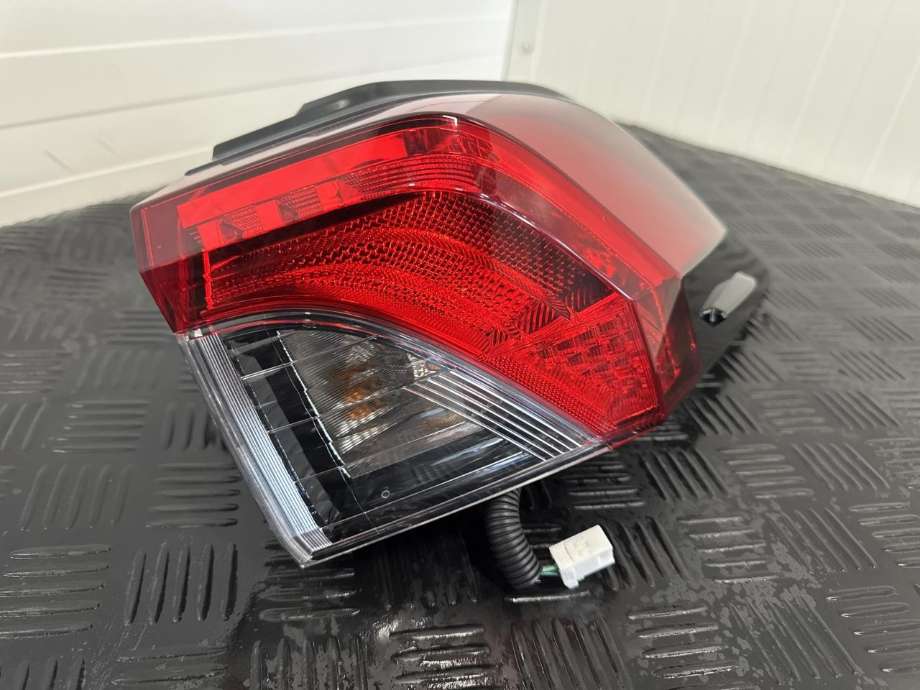 Baklykt høyre ytre til Toyota RAV4 2019-->> (Type V)  (81550-42230|)