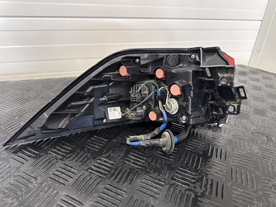 Baklykt høyre ytre til Toyota RAV4 2019-->> (Type V)  (81550-42230|)