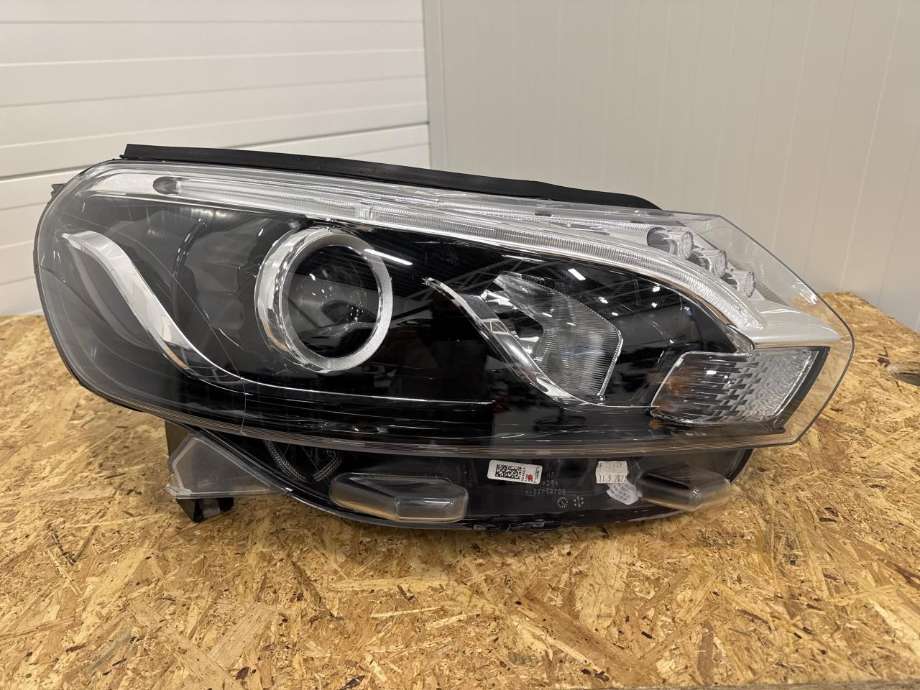 Frontlykt høyre xenon til Toyota Proace, 2016-->> (Type II)  (SU001A4875)