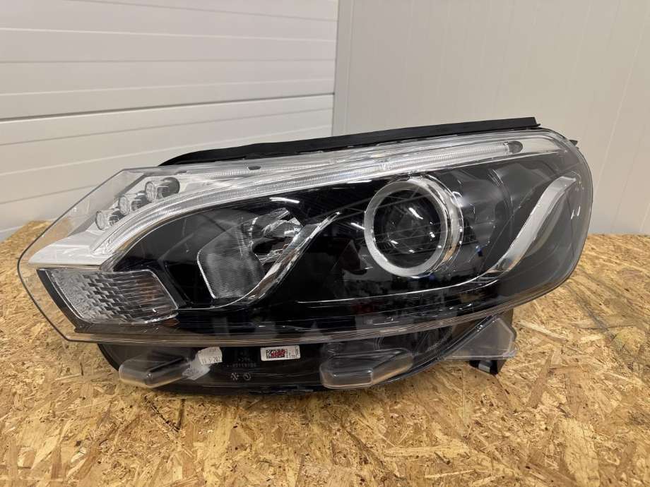 Frontlykt venstre xenon til Toyota Proace, 2016-->> (Type II)  (SU001A4874)