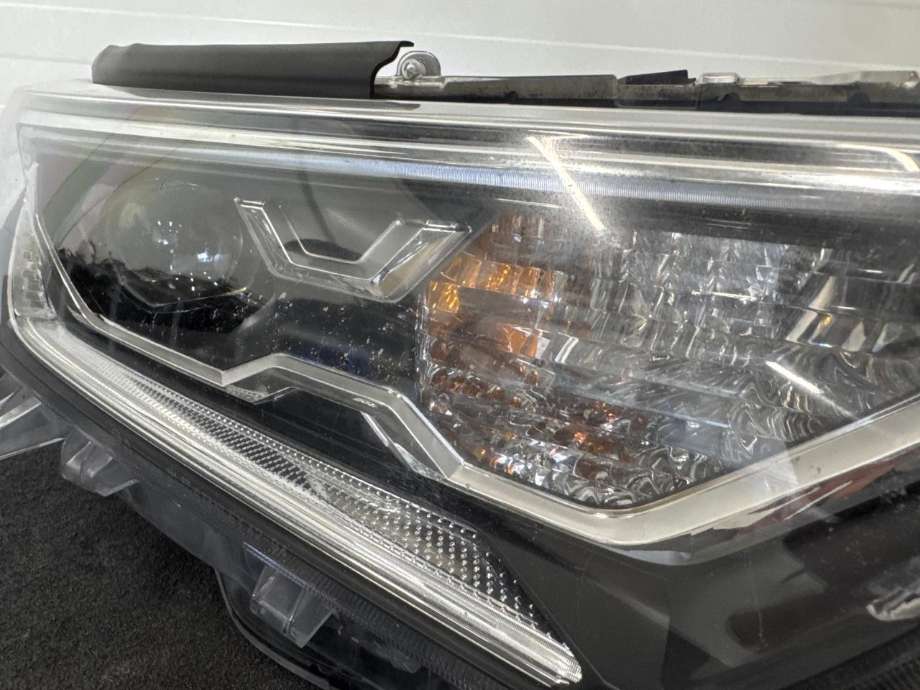 Frontlykt høyre halogen til Toyota RAV4 2019-->> (Type V) (8114542A32|)
