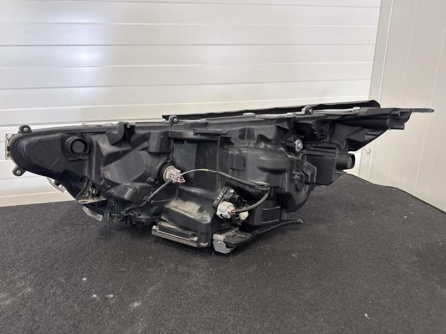 Frontlykt høyre halogen til Toyota RAV4 2019-->> (Type V) (8114542A32|)
