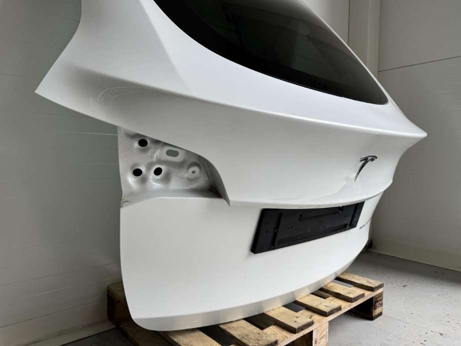 Bakluke til Tesla Model Y 2021-2024 (Type I)