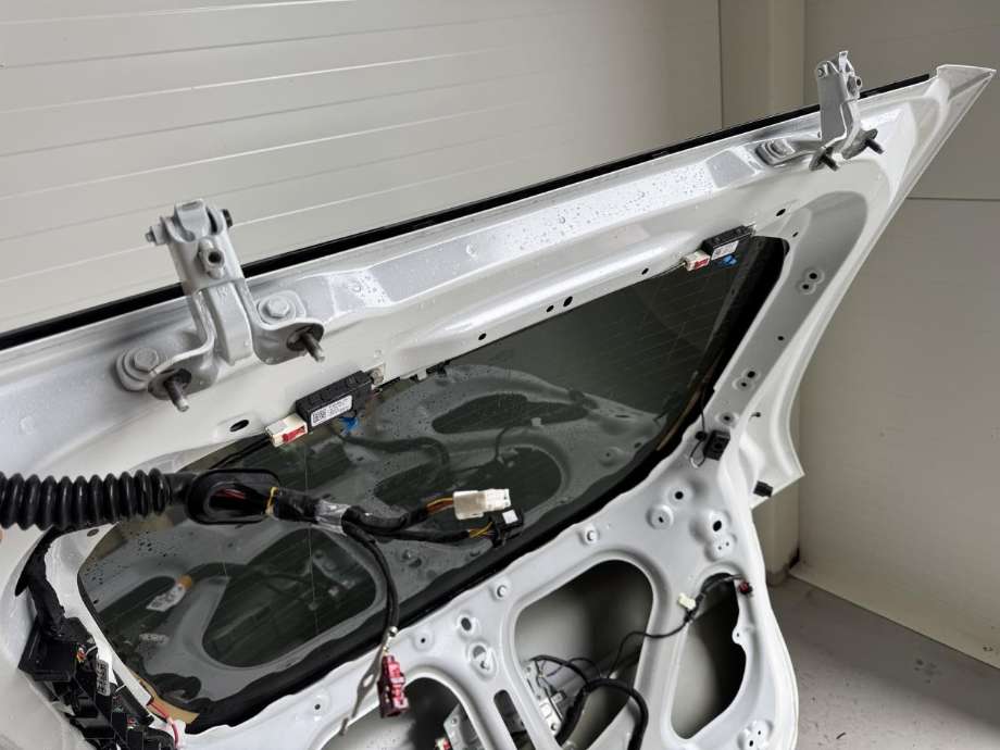 Bakluke til Tesla Model Y 2021-2024 (Type I)