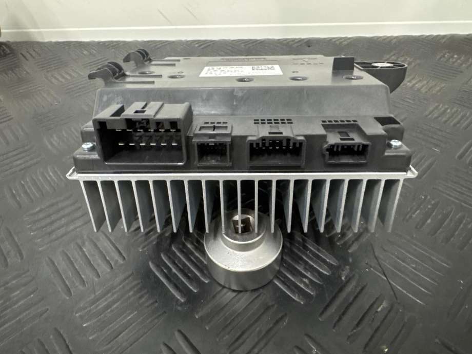Bilstereo forsterker til Tesla Model Y 2024-->> (Type II) (2065912-20-A|)