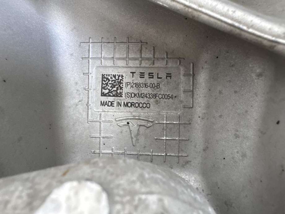 Hjulspindel høyre foran til Tesla Model Y 2024-->> (Type II) (2188316-00-B|)