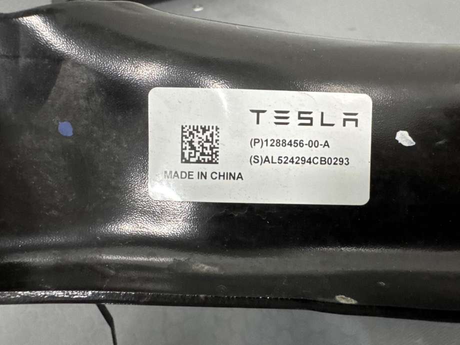 Bærebru høyre bak til Tesla Model Y 2024-->> (Type II)  (1288456-00-A|)