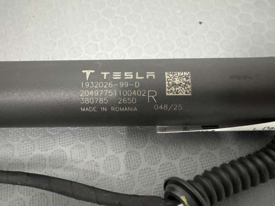 Baklukedemper høyre til Tesla Model Y 2024-->> (Type II) (1932026-99-D|)