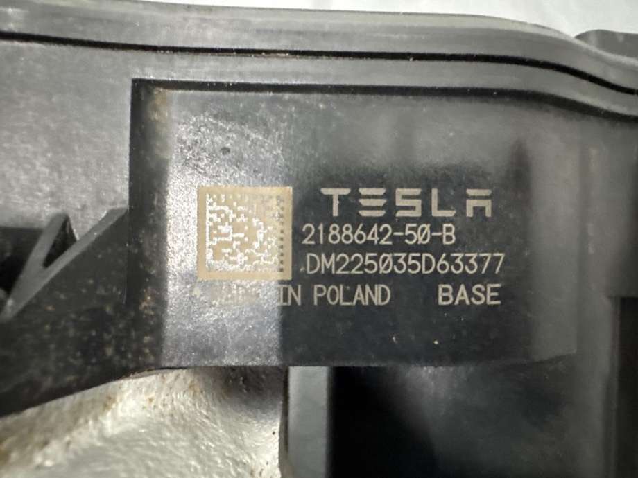 Bremsecaliper høyre bak, elektrisk til Tesla Model Y 2024-->> (Type II)  (2188642-50-B|)