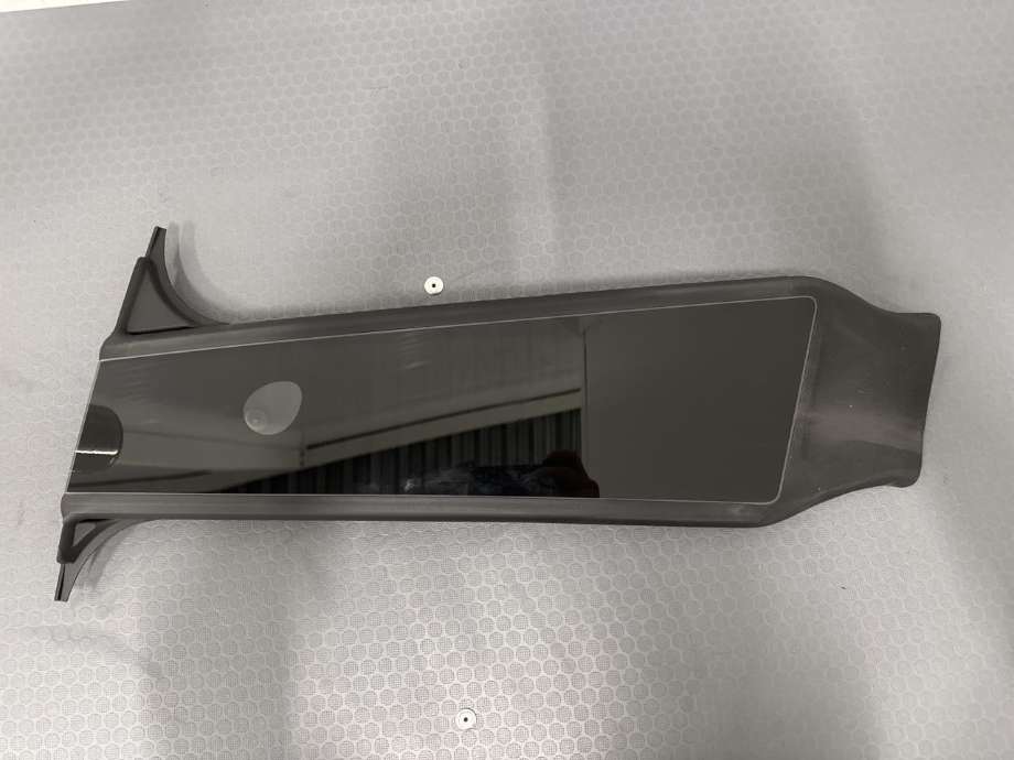 Karosseri: b-stolpe til Tesla Model Y, 2024-->> (Type II) (1937558-00-B)