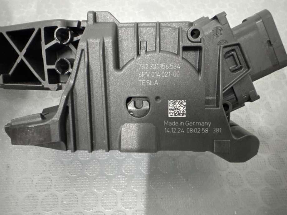 Pedal gass til Tesla Model Y 2024-->> (Type II)  (1188695-50-A|)