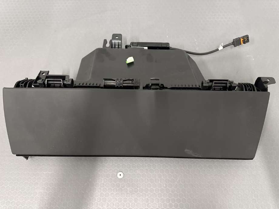Hanskerom til Tesla Model Y 2024-->> (Type II) (1935933-60-C|)