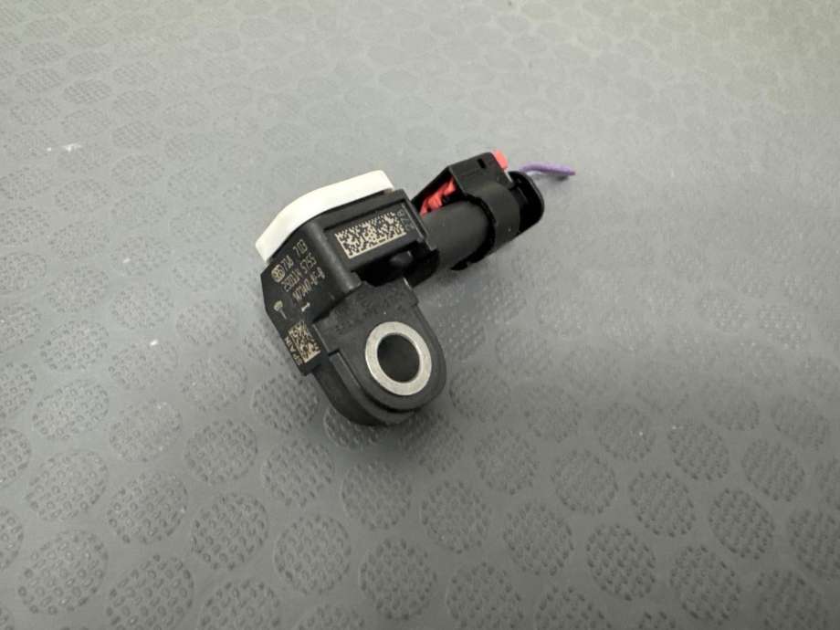 Airbag sensor høyre til Tesla Model Y, 2024-->> (Type II) (1473447-6F-B)