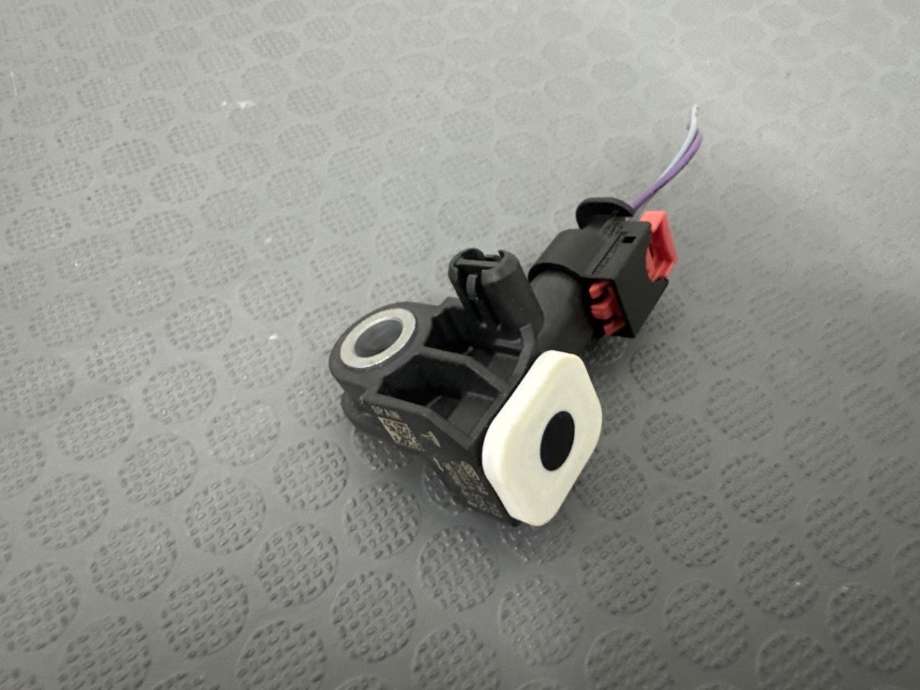 Airbag sensor høyre til Tesla Model Y 2024-->> (Type II) (1473447-6F-B|)