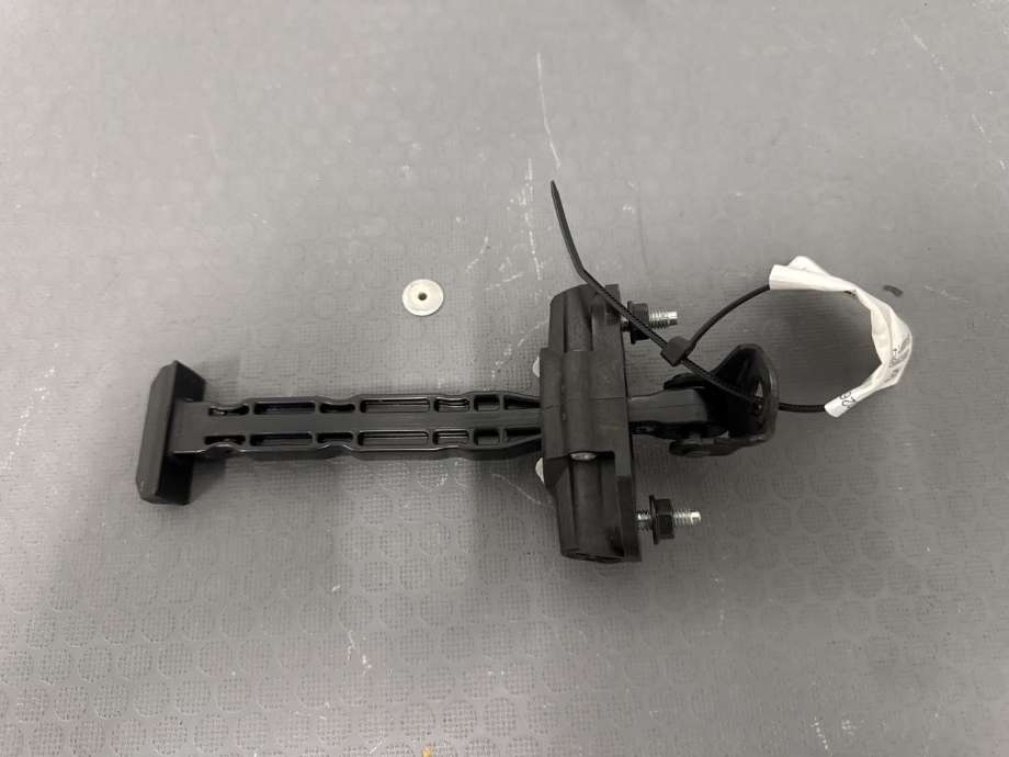 Dørstopper til Tesla Model Y 2024-->> (Type II)  (1500682-00-B|)
