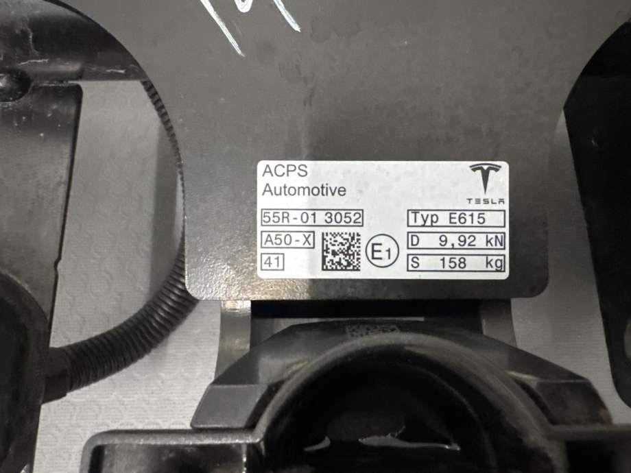 Hengerfeste til Tesla Model Y 2021-2024 (Type I)  (1514411-00-J|)