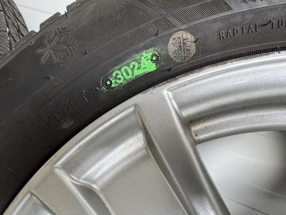 Hjulsett aluminium vinter til Toyota Auris 2013-2015 (Type II, Fase 1) (205/60/16 96R|(DATO 3024) 6MM|)