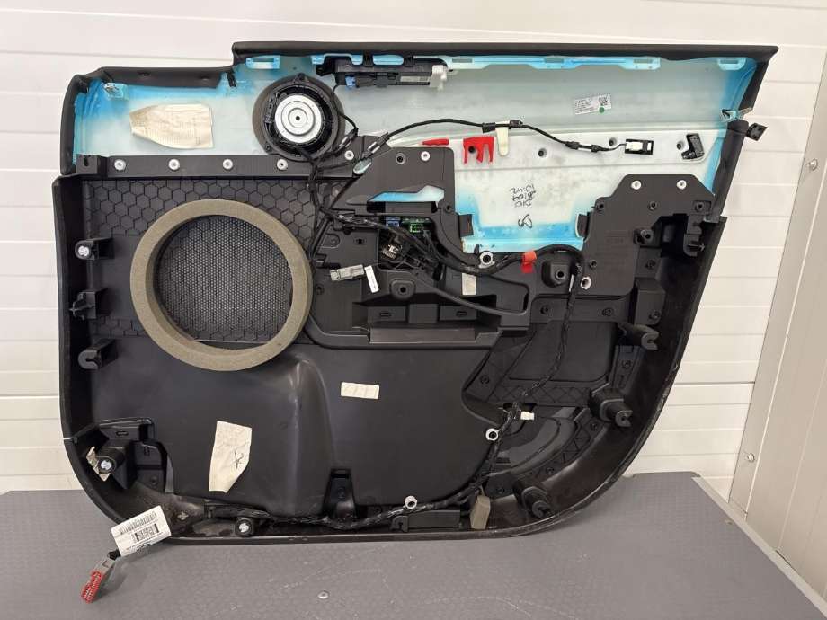 Dørtrekk venstre til Land Rover Discovery 2017-->> (Type V)  (LR082019|HY3223943AA|)