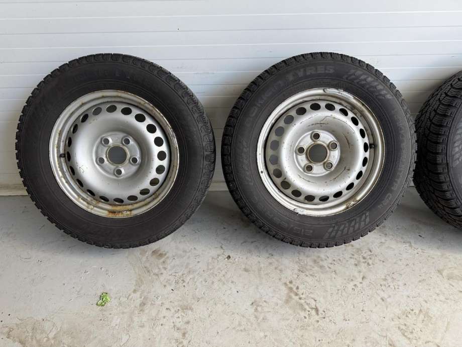 Hjulsett stål vinter til VW Transporter / Caravelle 2015-2019 (T6) (T6) (215/65/16 C 109/107R|DATO:0924 PIGGFRIE|MØNSTERDYBDE 5MM)