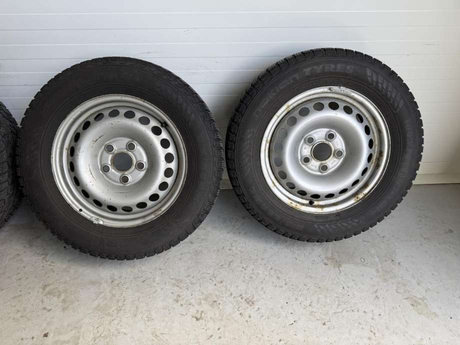 Hjulsett stål vinter til VW Transporter / Caravelle 2015-2019 (T6) (T6) (215/65/16 C 109/107R|DATO:0924 PIGGFRIE|MØNSTERDYBDE 5MM)