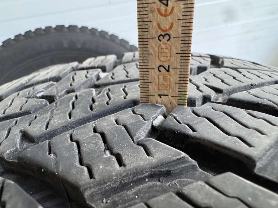 Hjulsett stål vinter til VW Transporter / Caravelle 2015-2019 (T6) (T6) (215/65/16 C 109/107R|DATO:0924 PIGGFRIE|MØNSTERDYBDE 5MM)