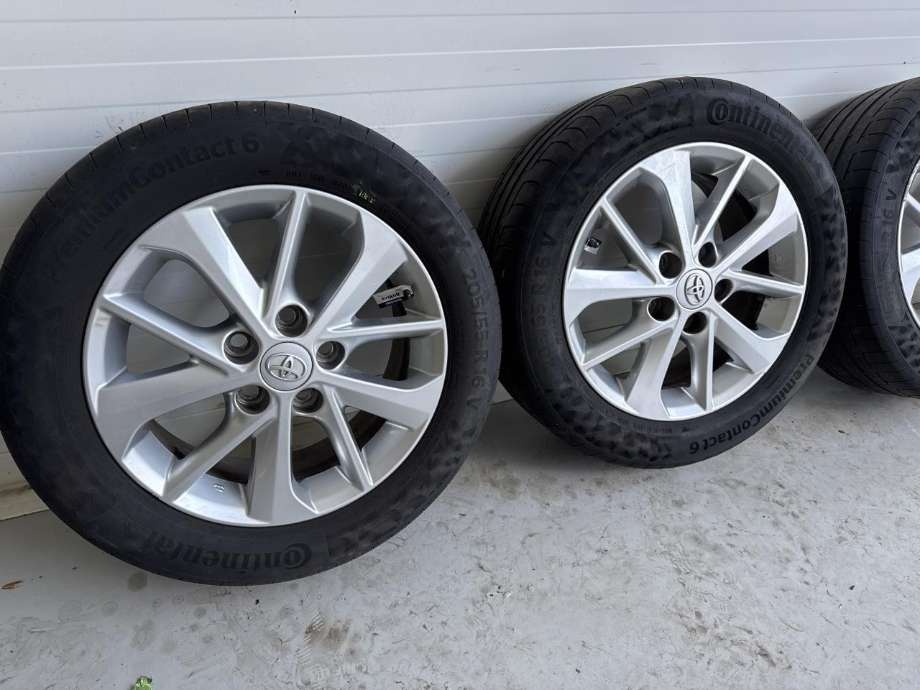 Hjulsett aluminium sommer til Toyota Auris 2013-2015 (Type II, Fase 1) (CONTINENTAL 205/55/16|16X6|5 ET45|DATO: 02/20 4MM)