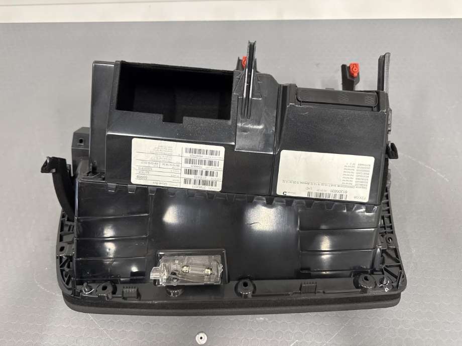 Hanskerom til BMW X3 2010-2017 (F25) (F25) (51 16 9 242 082|51 16 6 839 000|)