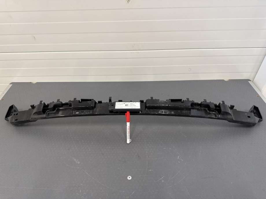Støtfanger bak feste til Tesla Model Y 2021-2024 (Type I) (1494045-00-C|)