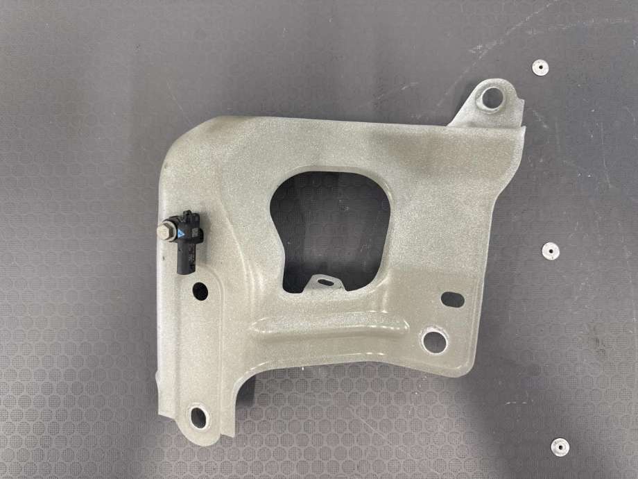 Diverse deler til Tesla Model Y 2021-2024 (Type I) (1487492-00-A|1504590-S0-A|)