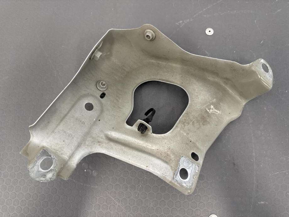 Diverse deler til Tesla Model Y 2021-2024 (Type I)  (1504589-S0-A|)