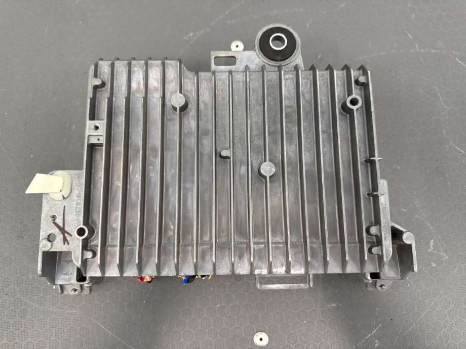 Styreenhet comfort (BCM) til Tesla Model Y 2021-2024 (Type I)  (1497319-00-E|1497327-00-B|)
