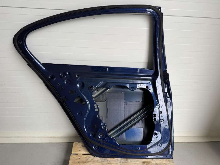 Dør venstre bak til BMW 5-Serie 2017-->> (G30/G31) (G30/G31) (41007408963|MEDITERRANBLAU METALLIC (C10)|)