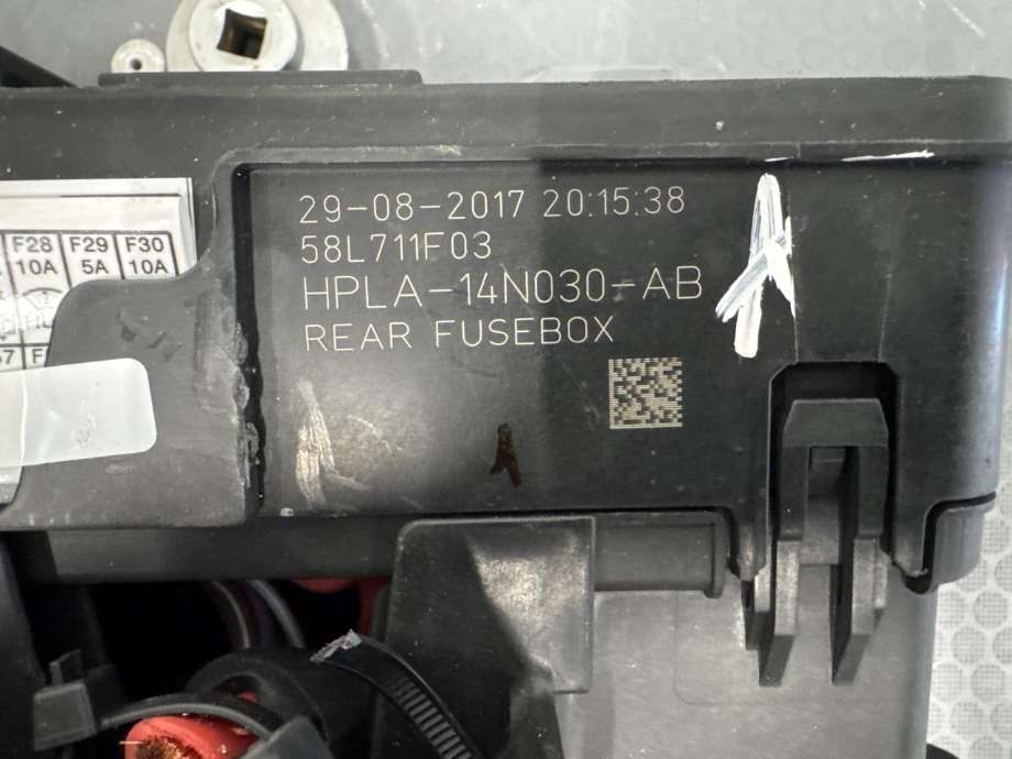 Sikringsboks bagasjerom til Land Rover Range Rover 2013-->> (Type IV)  (HPLA14N030AB|HPLA14N030BC|LR112923)