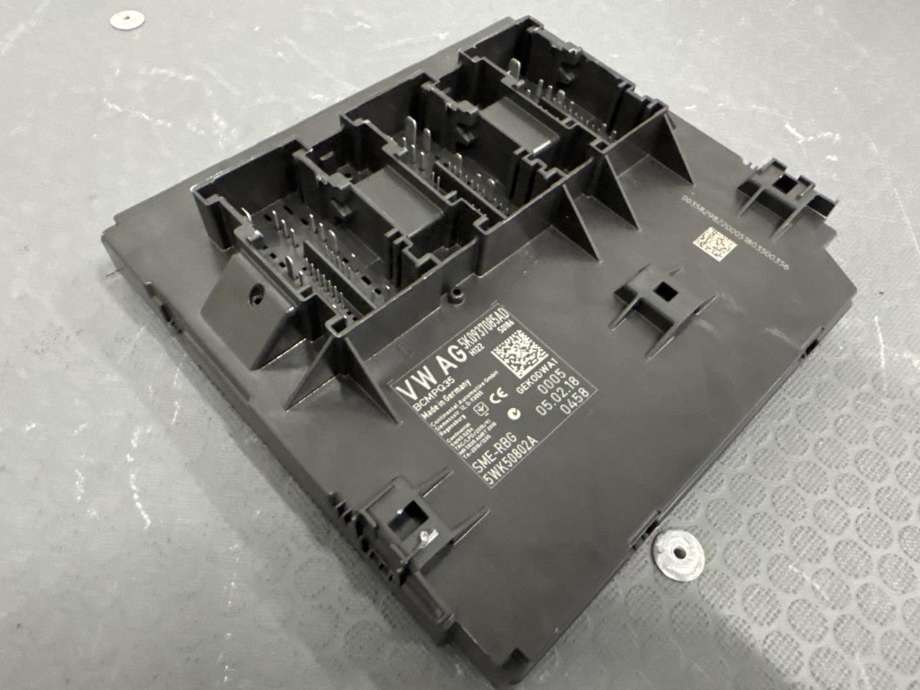 Styreenhet comfort (BCM) til VW Caddy 2015-2020 (Type III, Fase 3)  (5WK5 0802A|5K0 937 085 AD|)