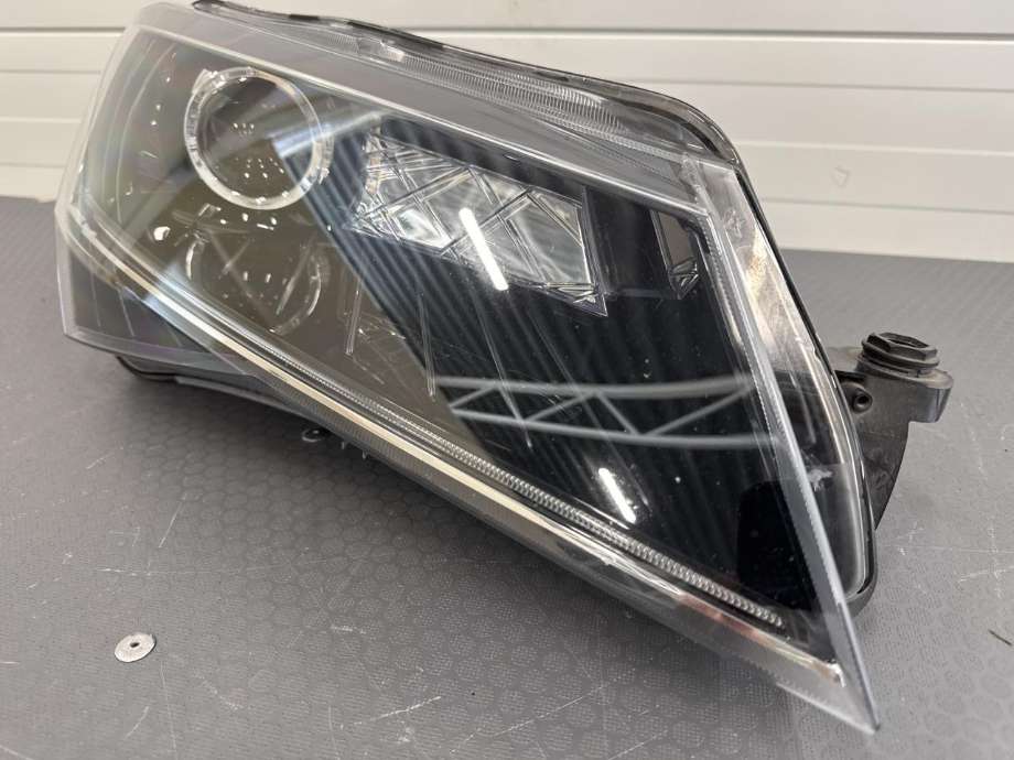 Frontlykt høyre xenon til Škoda Superb 2015-->> (Type III)  (3V1941018A|3V1941016A|)